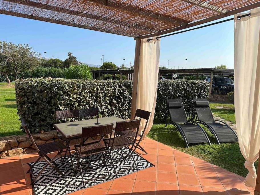 Casa Smeralda: Con Giardino E Vicino Al Mare Punta Molara Buitenkant foto