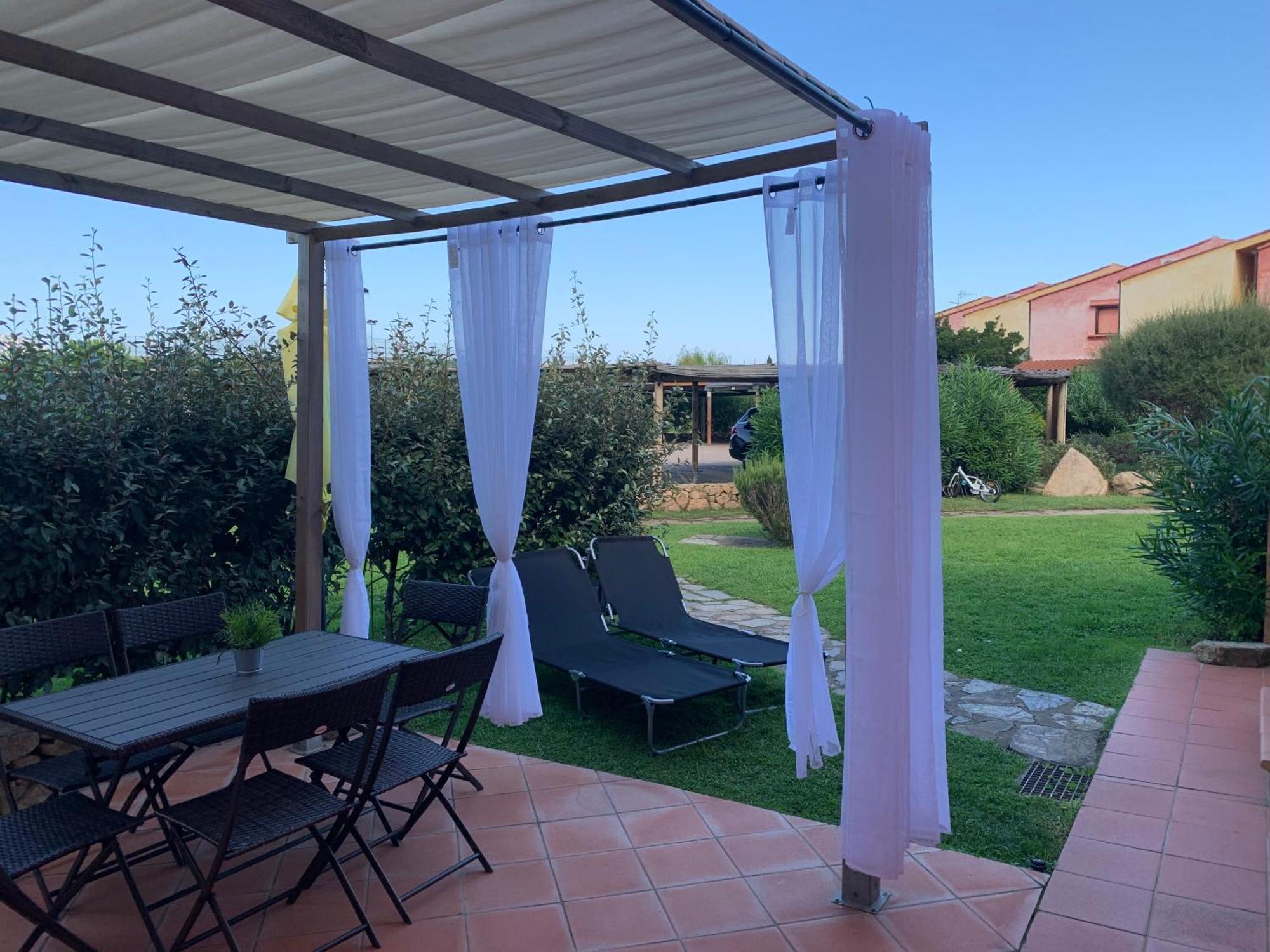 Casa Smeralda: Con Giardino E Vicino Al Mare Punta Molara Buitenkant foto