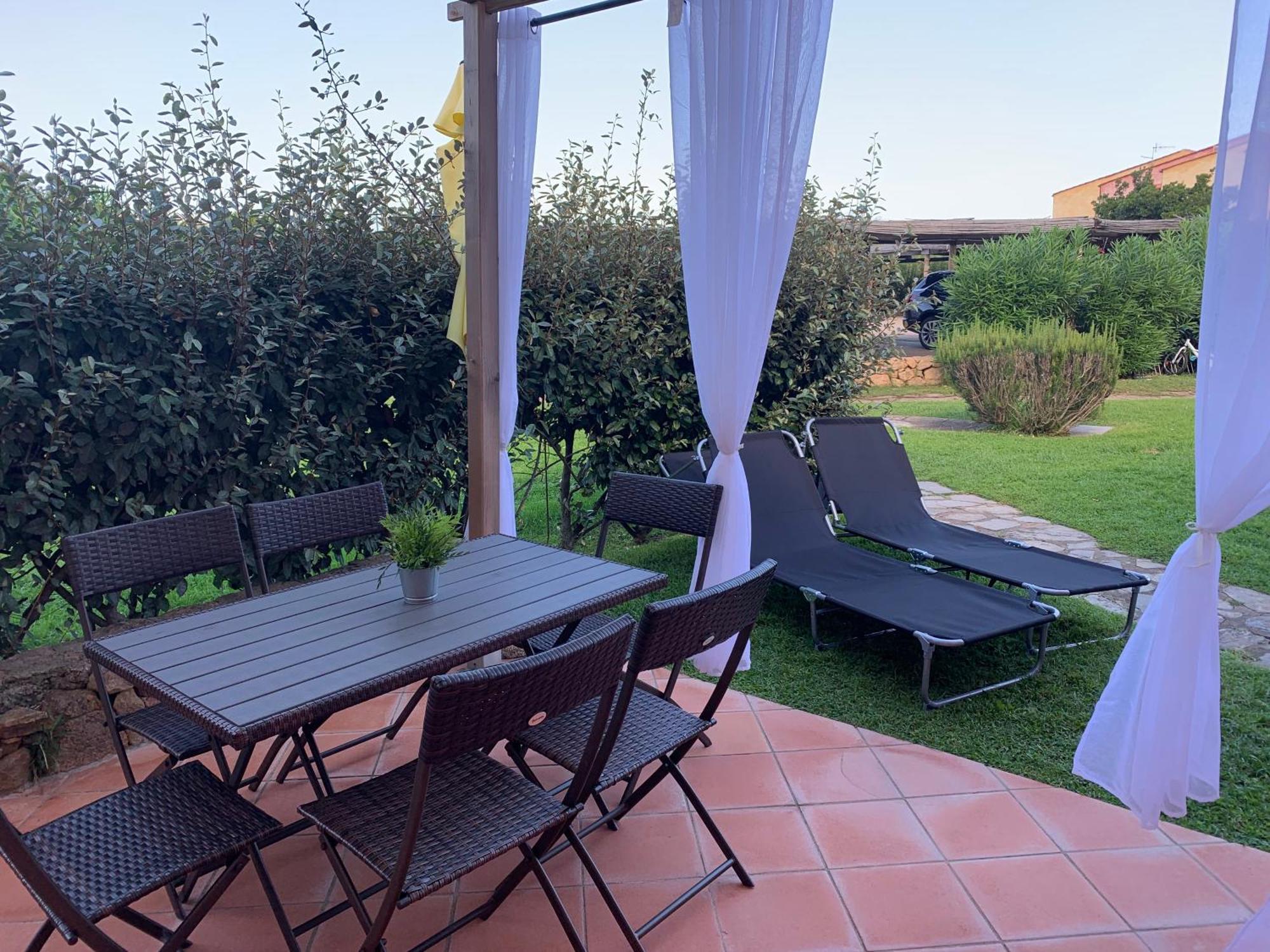 Casa Smeralda: Con Giardino E Vicino Al Mare Punta Molara Buitenkant foto